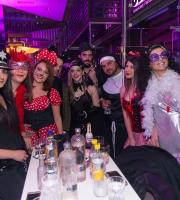 Τα... "έσπασε" το πάρτι μασκέ στο Soho Absolutely Fabulous 