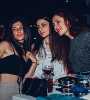 Με ανεβασμένη διάθεση και πλημμυρισμένο από κόσμο το opening του Yacht Club