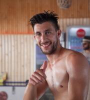 Cayetano, χορός, ανεβασμένη διάθεση και... Θέα θάλασσα!