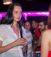 Yacht Club: Η απόλυτη rooftop διασκέδαση!