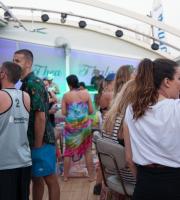 Cayetano, χορός, ανεβασμένη διάθεση και... Θέα θάλασσα!