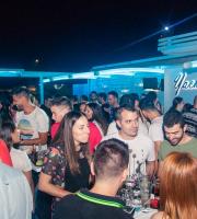 Yacht Club: Η απόλυτη rooftop διασκέδαση!