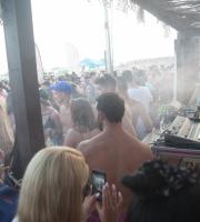 Στο YaSu beach bar and lounge τα "έσπασε" η Μαρία Αντωνά