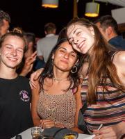 Σαββατόβραδο στην πιο "in" ταράτσα της πόλης με άκρως καλοκαιρινή διάθεση!