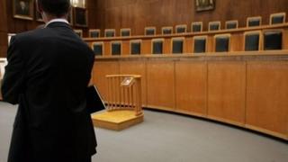 Συνεχίζουν την αποχή οι δικηγόροι μέχρι τις 7 Μαίου