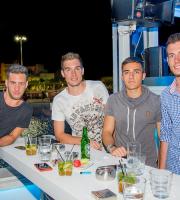 Ο άπαιχτος DJ Tsisma στα decks του Yacht Club.