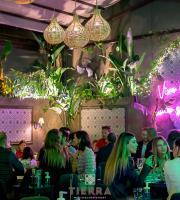 Zήσαμε μοναδικές στιγμές την Παρασκευή που μας πέρασε στo Tierra - Wine Bar & Restaurant, πίσω στην αυλή, όπου δοκιμάσαμε το νέο καλοκαιρινό menou, παρέα με κρασιά του Nico Lazaridi!