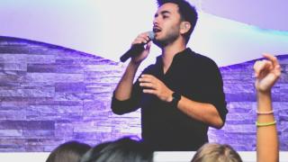 "Φωτιά" έβαλε ο Κωνσταντίνος Κουφός στο Club Faces, στις Φέρες