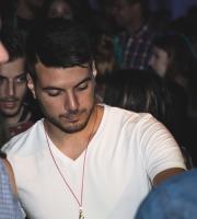 Βράδια Παρασκευής στο μοναδικό Yacht Club