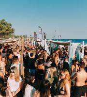 Τριανταφύλλου και Εchonomist στο super καλοκαιρινό πάρτυ του YaSu, στην Αγία Παρασκευή