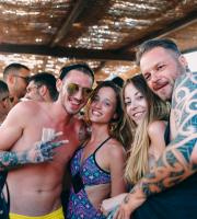 Τριανταφύλλου και Εchonomist στο super καλοκαιρινό πάρτυ του YaSu, στην Αγία Παρασκευή