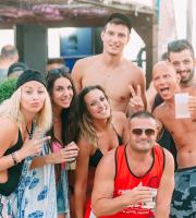 Τριανταφύλλου και Εchonomist στο super καλοκαιρινό πάρτυ του YaSu, στην Αγία Παρασκευή