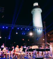 Μάγεψε η συναυλία της Μπάντας του Πολεμικού Ναυτικού στο Φάρο