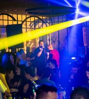 "Χαμός" στο Estado με τον Κωνσταντίνο Νάζη επί σκηνής!