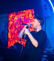 "Χαμός" στο Estado με τον Κωνσταντίνο Νάζη επί σκηνής!