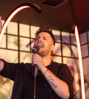 "Χαμός" στο Estado με τον Κωνσταντίνο Νάζη επί σκηνής!