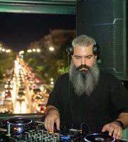 "Χαμό" έκανε o dj Andreas Athineos στο roof garden του Drunk Sinatra