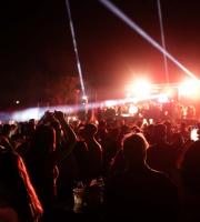 Ο LIVA K ξεσήκωσε το κοινό του Nama beach life experience!