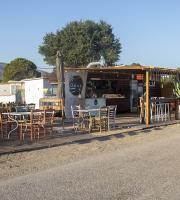 Oasis – Coffee, Food & More Παραλία Δικέλλων | Καλοκαίρι όπως το ονειρεύεσαι!