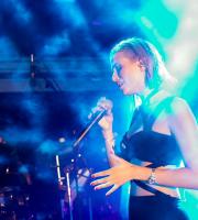 Μας "μάγεψε" η Κατερίνα Λιόλιου στο Yacht Club - Δείτε video και φωτος