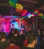 Τα "Μωρά στη Φωτιά" έβαλαν "φωτιά" στην μουσική σκηνή του Κυβερνείου