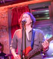 Τα "Μωρά στη Φωτιά" έβαλαν "φωτιά" στην μουσική σκηνή του Κυβερνείου