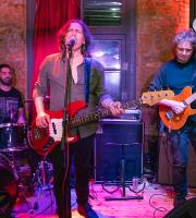 Τα "Μωρά στη Φωτιά" έβαλαν "φωτιά" στην μουσική σκηνή του Κυβερνείου