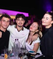 Μια βραδιά γεμάτη λάμψη στο Closing Party του ΝΟΑ rooftop!