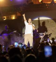 Ο μοναδικός Θοδωρής Φέρρης ξεσήκωσε τη παραλία του "Νãma Beach Life Experience"