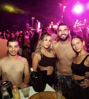 Ο μοναδικός Θοδωρής Φέρρης ξεσήκωσε τη παραλία του "Νãma Beach Life Experience"