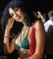 Ο μοναδικός Θοδωρής Φέρρης ξεσήκωσε τη παραλία του "Νãma Beach Life Experience"