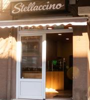 Ένα μικρό, σύγχρονο καφέ που ξέρει ακριβώς τι χρειάζεται το πρωινό της πόλης.