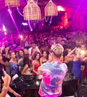 "Παίχτηκε πάρτυ στο Reina" με τον FY να ξεσηκώνει τον κόσμο!