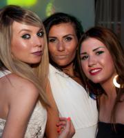 Ξέφρενη ελληνική βραδιά με την ομάδα του «Γούι λάικ γκρίκ» στο Reina.