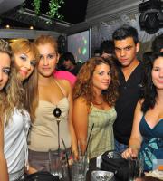 Νύχτες... μαγικές και ονειρεμένες στο Reina Summer Club.