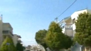 Γυναίκα έπεσε από το μπαλκόνι για να γλιτώσει από τον άντρα της.