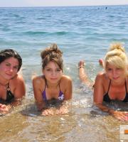 Άνοιξε ο καιρός και η διάθεση στο Aqua beach bar στην Αγ. Παρασκευή.