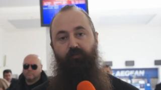 Σε online συνάξεις προχώρησε ο π. Ιωάννης Καρασακαλίδης.