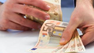 Μέχρι και σε 100 δόσεις η αποπληρωμή οφειλών σε εφορία - ταμεία.