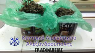 Ακατέργαστη κάνναβη περιείχαν οι συσκευασίες του καφέ.