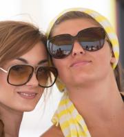 'Μύρισε' καλοκαίρι στο Reina beach bar.