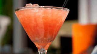 Άνοιξε το lounge bar 'Χάραμα στη Θάλασσα' με ευχές για ένα 'Καλό Καλοκαίρι'!
