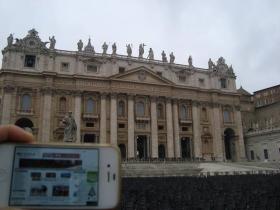 Η Βασιλική του Αγίου Πέτρου βρίσκεται στο Βατικανό και είναι χτισμένη πάνω από το σημείο ταφής του Αποστόλου Πέτρου.Πραγματικά συναρπάζει τον επισκέπτη αλλά και τη φίλη Νικόλ που βρέθηκε στη Ρώμη.