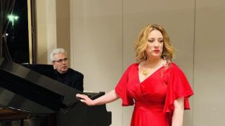 Η σοπράνο Στέλλα Αδαμίδου με τον πανίστα Θανάση Τρικούπη πλαισίωσαν μουσικά, το 2ο Πανέβριο Ιατρικό Συνέδριο (video)