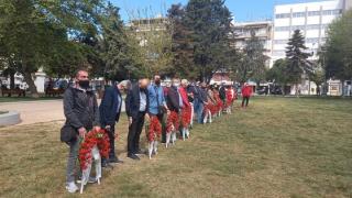 Αλεξανδρούπολη: Kατέθεσαν στεφάνια εκπρόσωποι των εργαζομένων για την Πρωτομαγιά