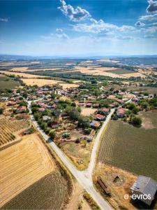 "Χελιδόνα Έβρου: Ένα γραφικό χωριό στη Θράκη"