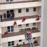 Τα Χριστούγεννα ήρθαν από το... παράθυρο στα παιδιά που νοσηλεύονται στο ΠΓΝΑ (video)