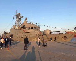 Η κανονιοφόρος "Ναυμάχος" του Πολεμικού Ναυτικού "έδεσε" στο λιμάνι της Αλεξανδρούπολης