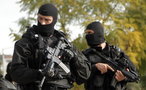 Πρωτόγνωρες σκηνές στην Αλεξανδρούπολη, για τον εντοπισμό και προσαγωγή πέντε Τούρκων με πολιτικό άσυλο.