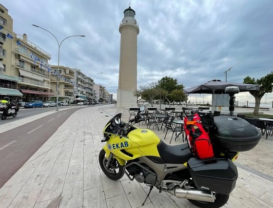 Η μοτοσικλέτα του ΕΚΑΒ μπορεί να κυκλοφορήσει πολύ πιο εύκολα μέσα στην πόλη.